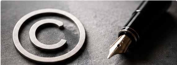 Copyrightsymbol och penna